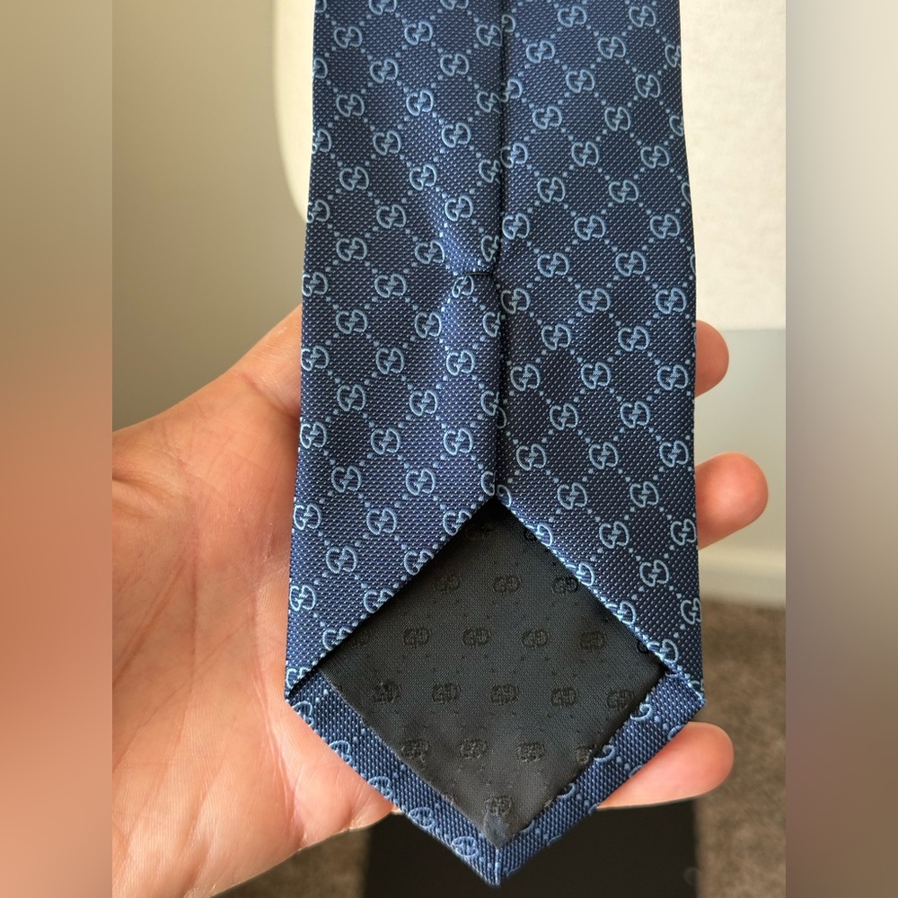 Gucci GG Navy Blue Silk Tie Like New - Picture 10 of 11